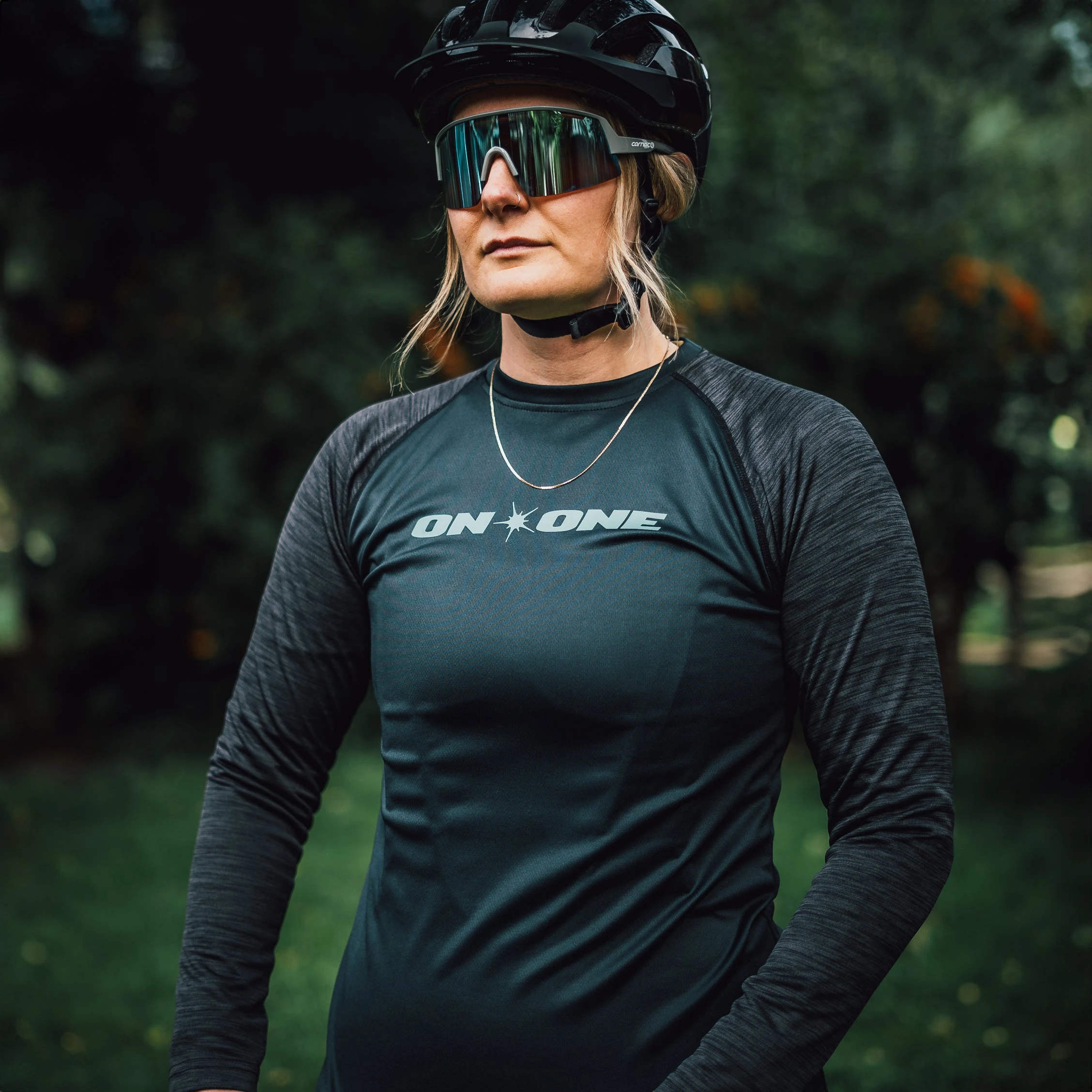 On-One Raglan Long Sleeve Trail Jersey Women’s Charcoal 4 On-One Raglan Long Sleeve Trail Jersey Women’s Charcoal - Image 2